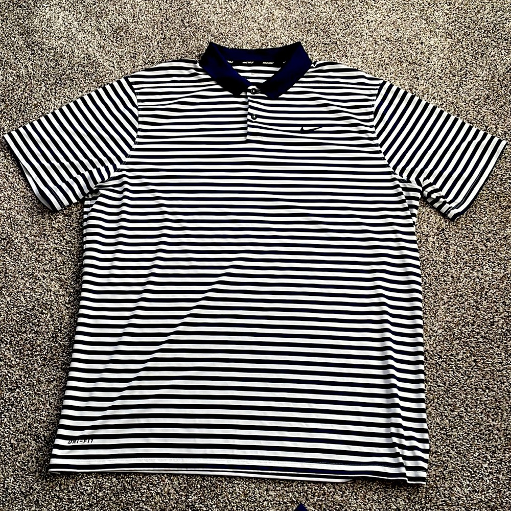Gently used men’s Nike golf polo
